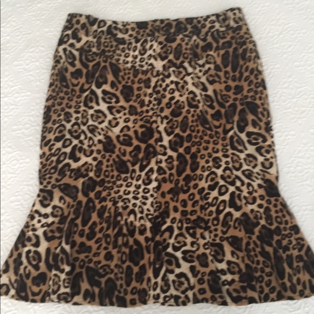 Carlisle leopard pattern suede feel skirt